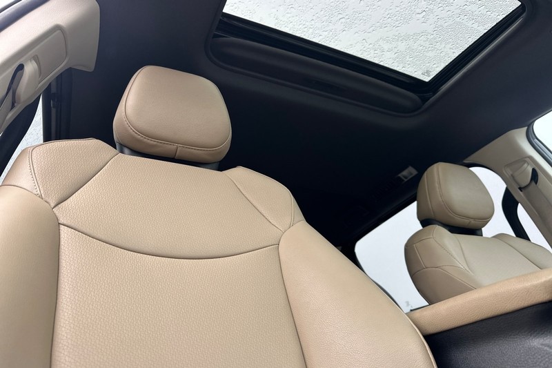 Toyota Sienna Vehicle Full-screen Gallery Image 20