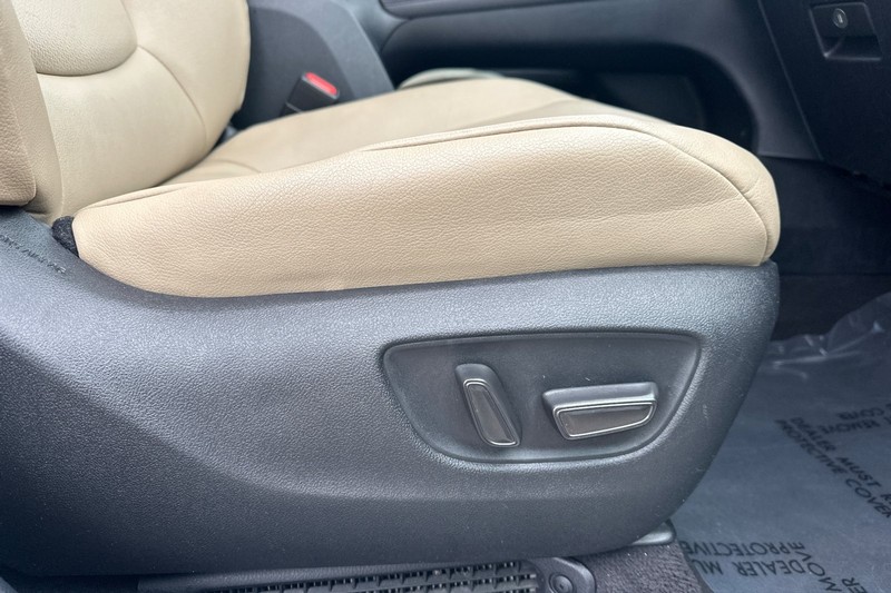 Toyota Sienna Vehicle Full-screen Gallery Image 23