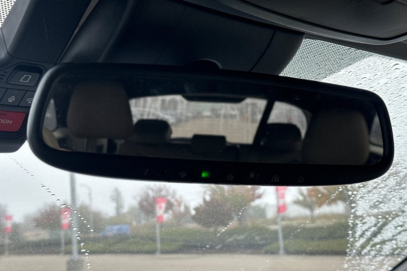 Toyota Sienna Vehicle Full-screen Gallery Image 25