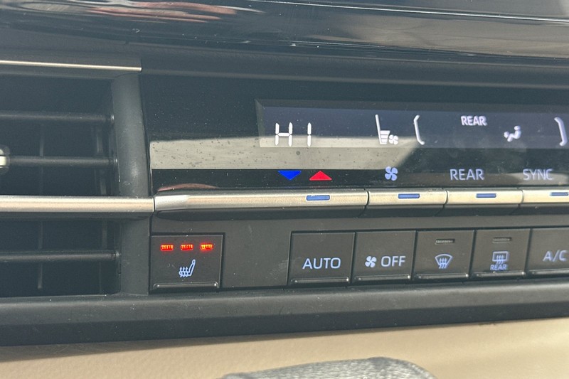 Toyota Sienna Vehicle Full-screen Gallery Image 29