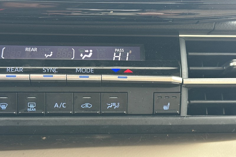 Toyota Sienna Vehicle Full-screen Gallery Image 30