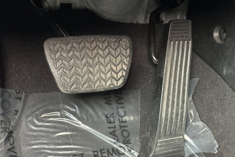 Toyota Sienna Vehicle Full-screen Gallery Image 43