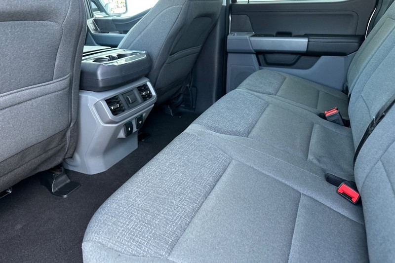 Ford F-150 Vehicle Full-screen Gallery Image 14