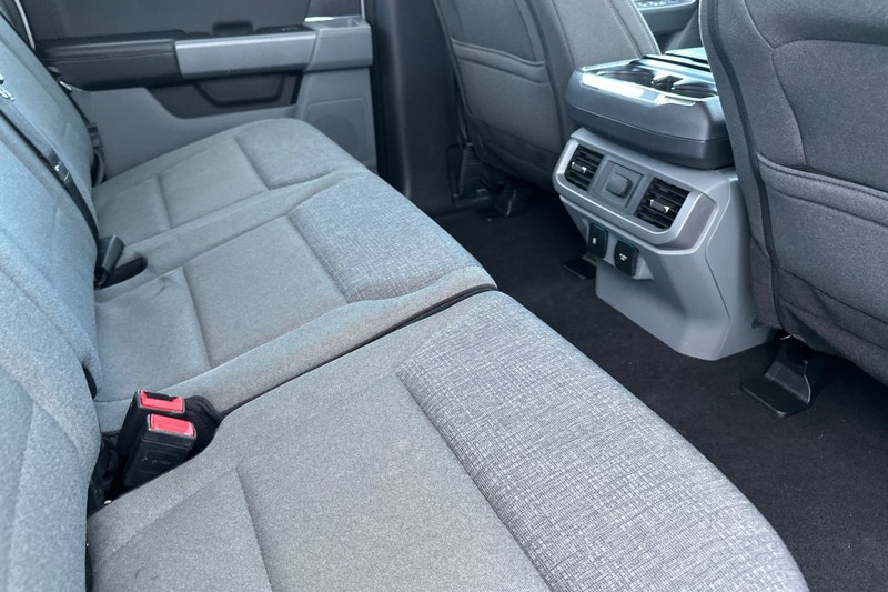 Ford F-150 Vehicle Full-screen Gallery Image 17