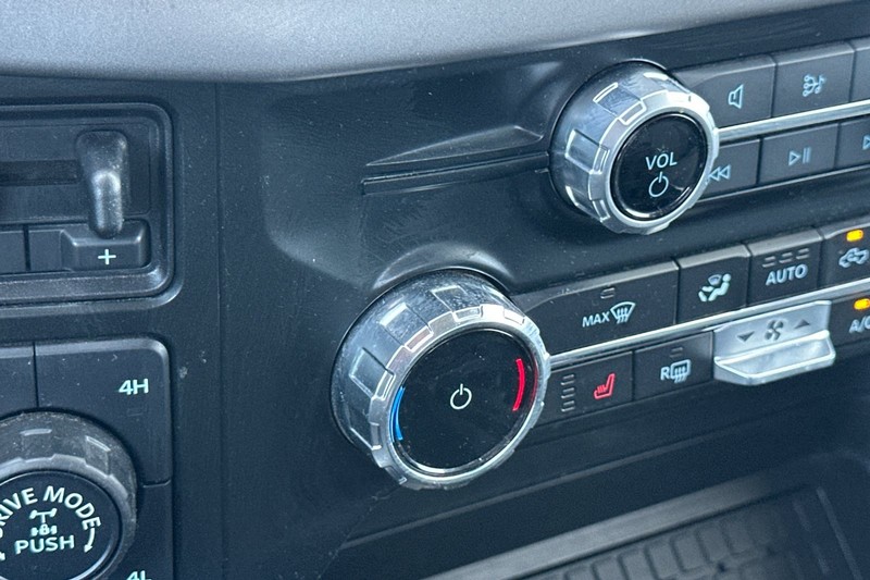 Ford F-150 Vehicle Full-screen Gallery Image 28