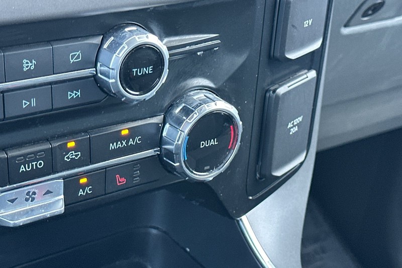 Ford F-150 Vehicle Full-screen Gallery Image 29