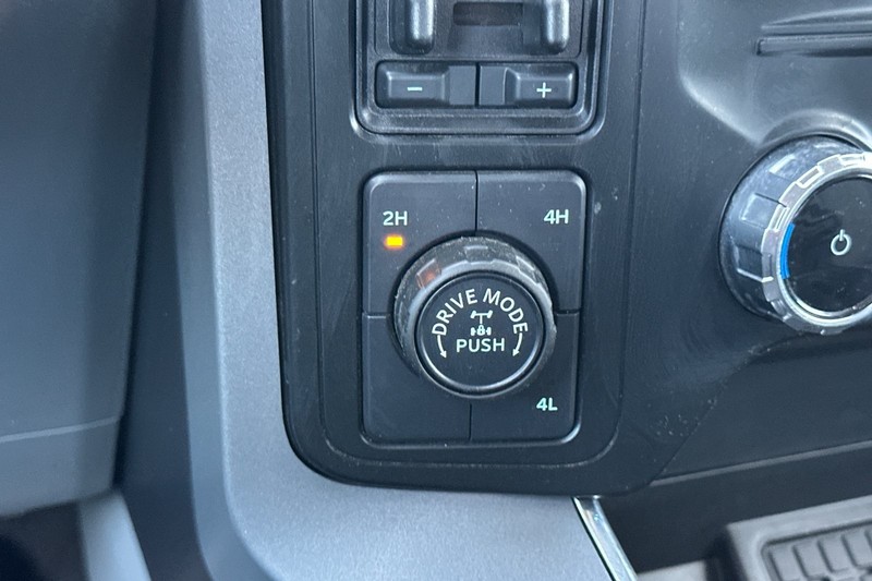 Ford F-150 Vehicle Full-screen Gallery Image 31