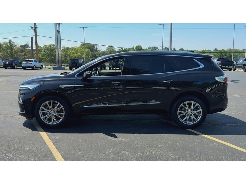 Buick Enclave Vehicle Full-screen Gallery Image 05