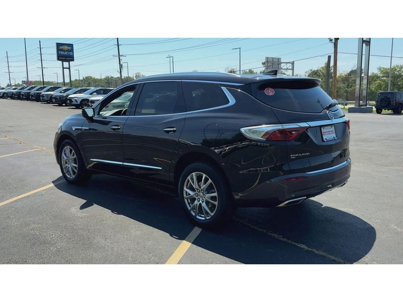 Buick Enclave Vehicle Full-screen Gallery Image 06