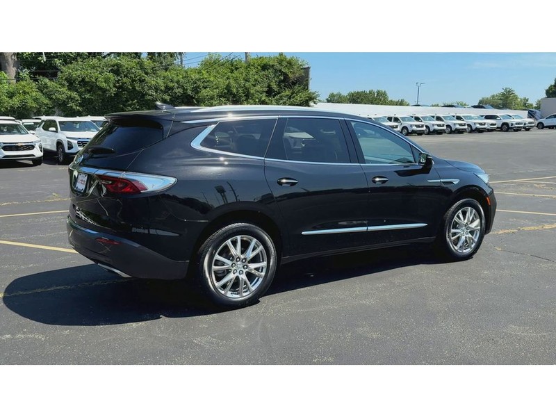 Buick Enclave Vehicle Full-screen Gallery Image 08