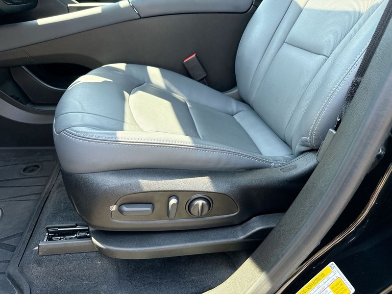 Buick Enclave Vehicle Full-screen Gallery Image 11