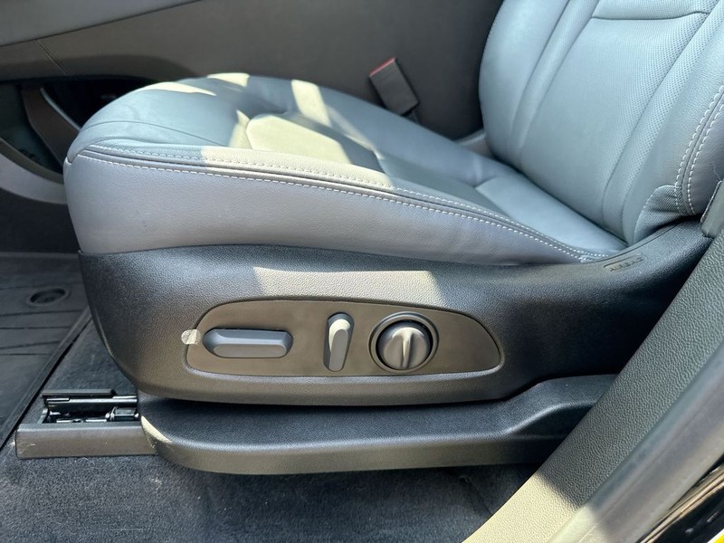 Buick Enclave Vehicle Full-screen Gallery Image 12