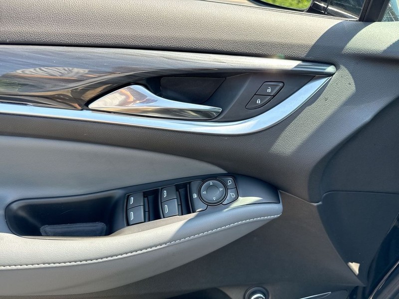 Buick Enclave Vehicle Full-screen Gallery Image 13