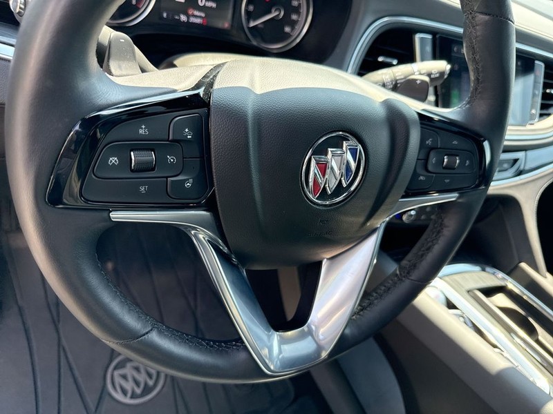 Buick Enclave Vehicle Full-screen Gallery Image 14