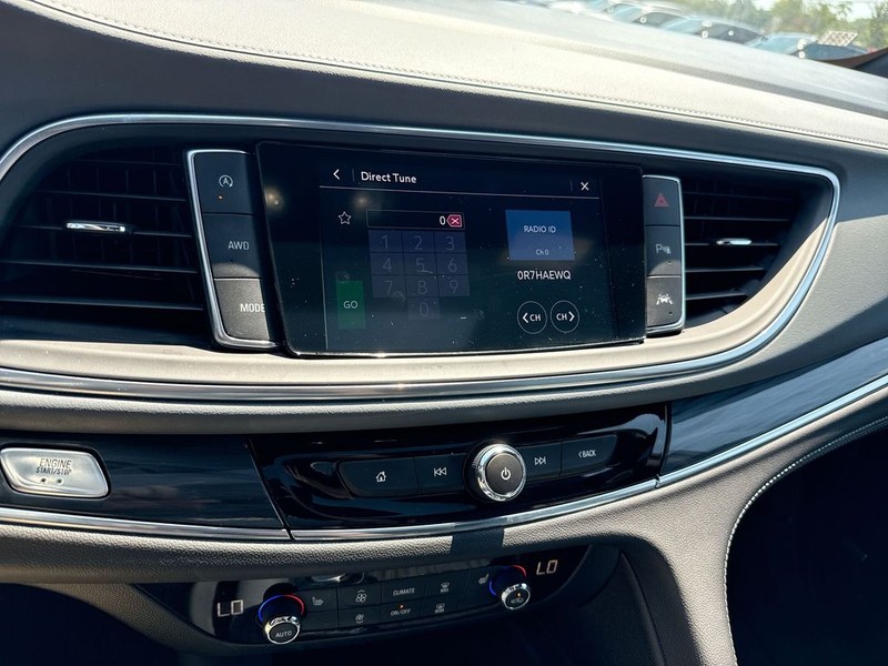 Buick Enclave Vehicle Full-screen Gallery Image 16