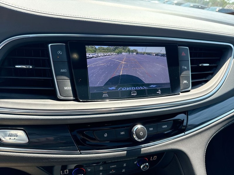 Buick Enclave Vehicle Full-screen Gallery Image 17