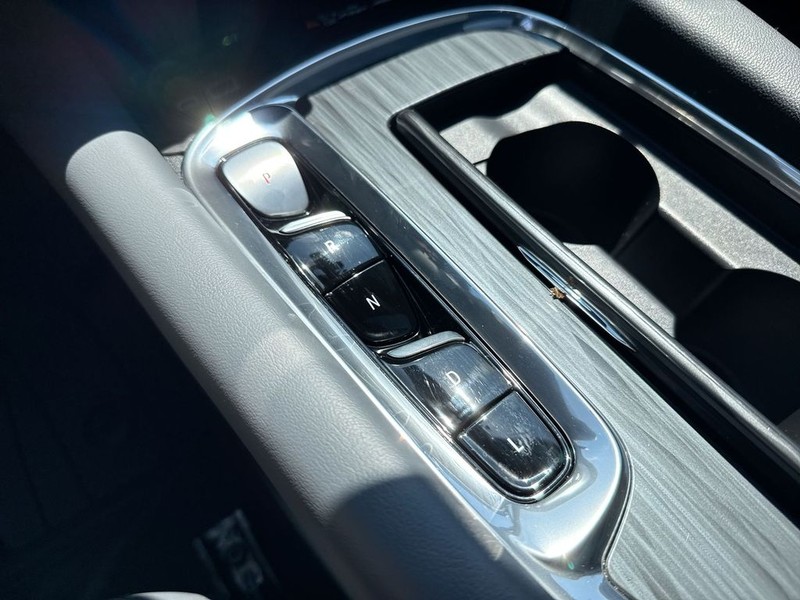 Buick Enclave Vehicle Full-screen Gallery Image 19