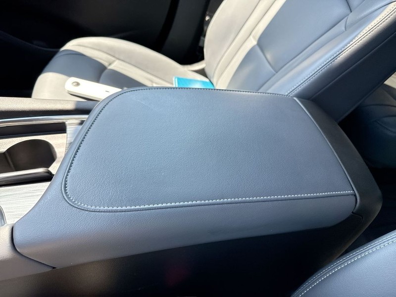 Buick Enclave Vehicle Full-screen Gallery Image 20