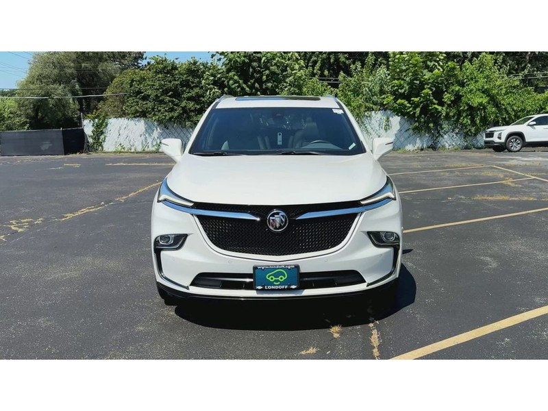 Buick Enclave Vehicle Full-screen Gallery Image 03