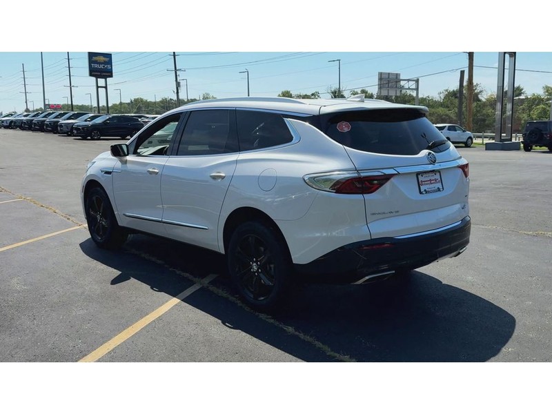 Buick Enclave Vehicle Full-screen Gallery Image 06