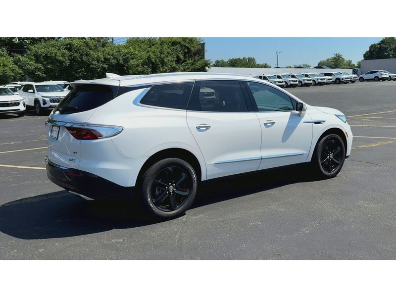 Buick Enclave Vehicle Full-screen Gallery Image 08