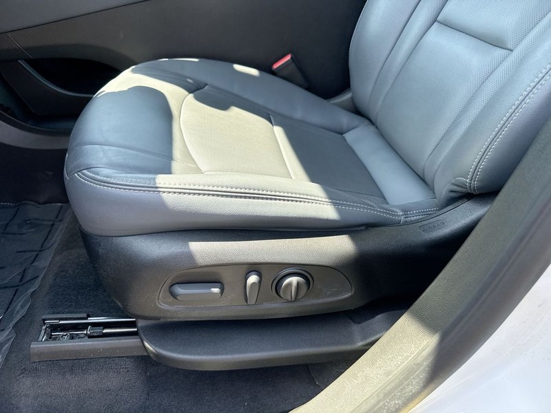 Buick Enclave Vehicle Full-screen Gallery Image 11