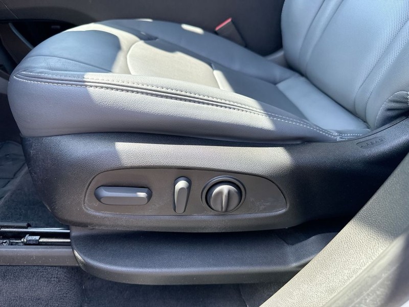 Buick Enclave Vehicle Full-screen Gallery Image 12