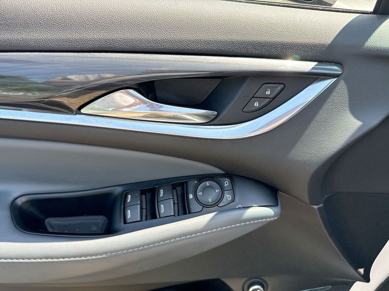 Buick Enclave Vehicle Full-screen Gallery Image 13