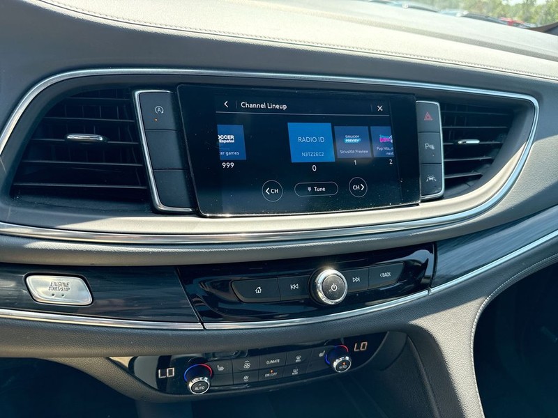 Buick Enclave Vehicle Full-screen Gallery Image 16