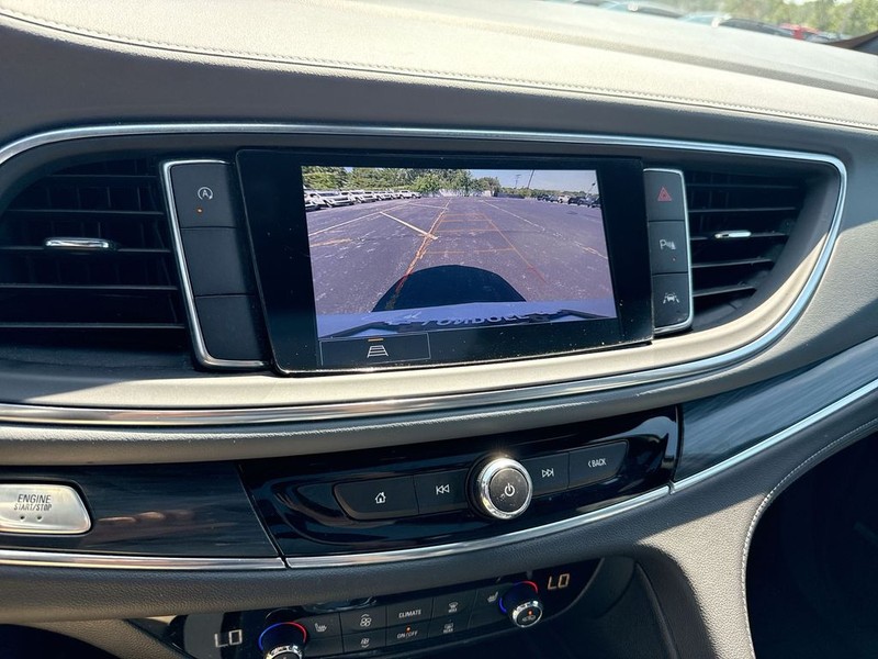 Buick Enclave Vehicle Full-screen Gallery Image 17