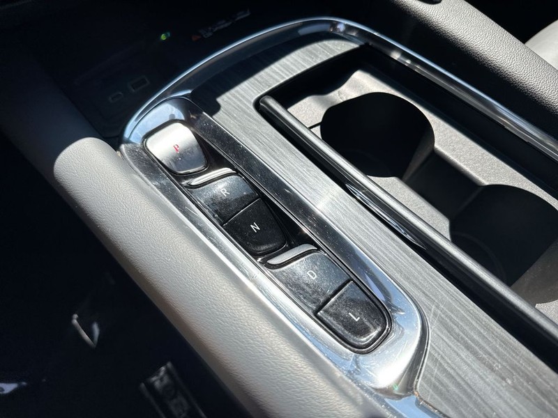 Buick Enclave Vehicle Full-screen Gallery Image 19