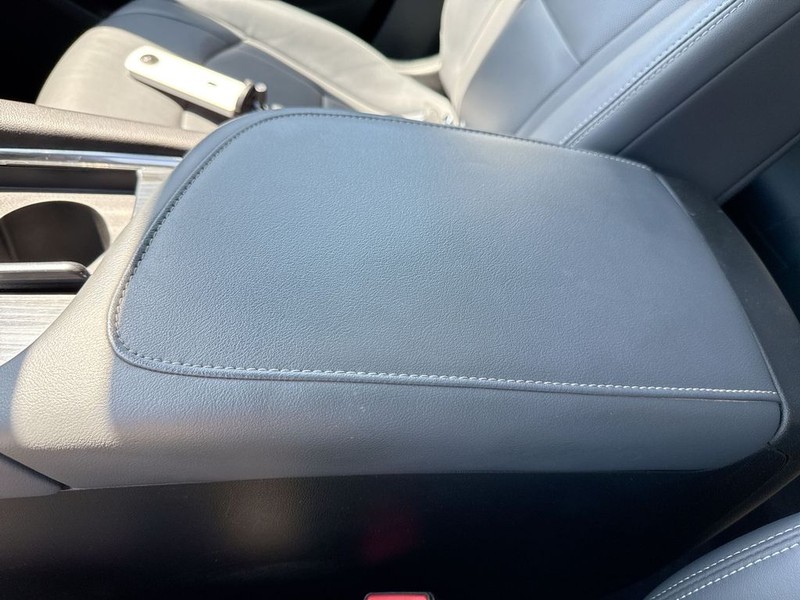 Buick Enclave Vehicle Full-screen Gallery Image 20