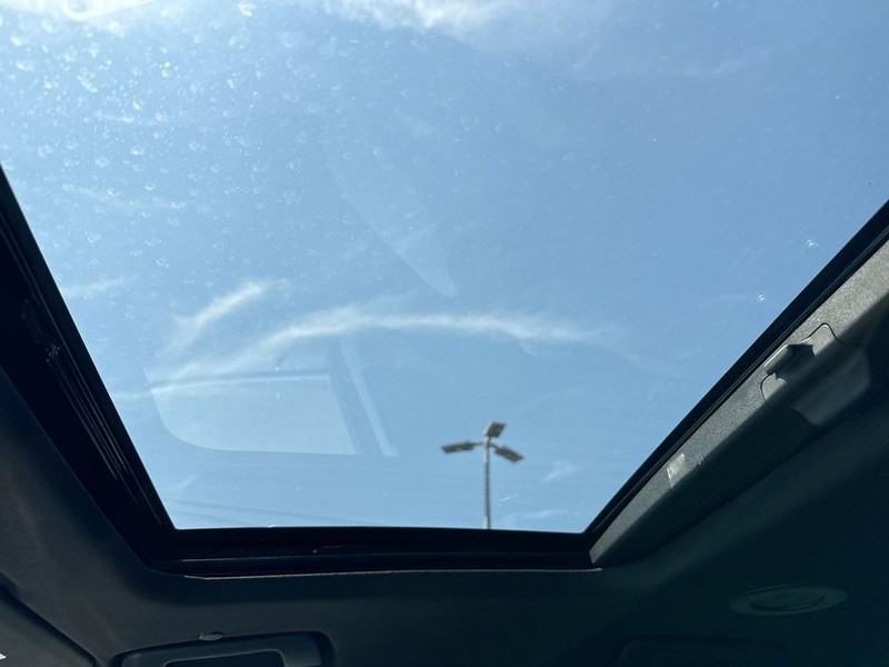 Buick Enclave Vehicle Full-screen Gallery Image 21