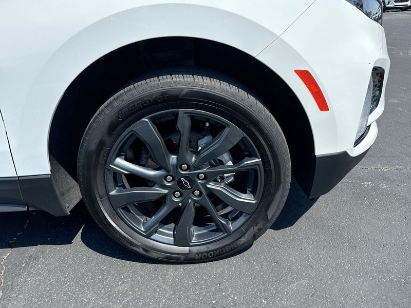 Chevrolet Equinox Vehicle Full-screen Gallery Image 10