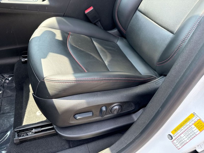 Chevrolet Equinox Vehicle Full-screen Gallery Image 11