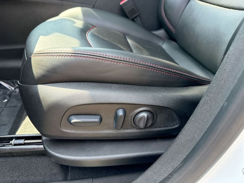 Chevrolet Equinox Vehicle Full-screen Gallery Image 12