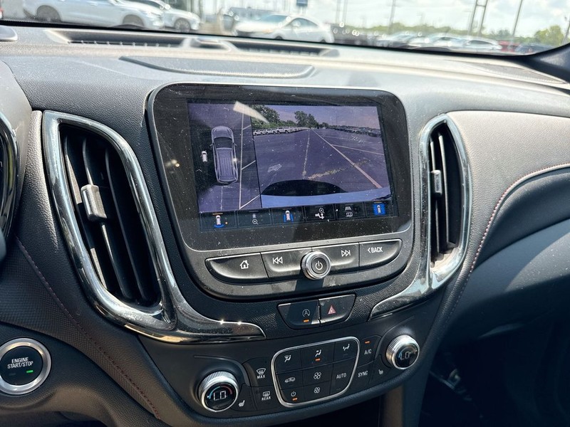 Chevrolet Equinox Vehicle Full-screen Gallery Image 17