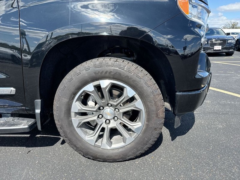 Chevrolet Silverado 1500 Vehicle Full-screen Gallery Image 10