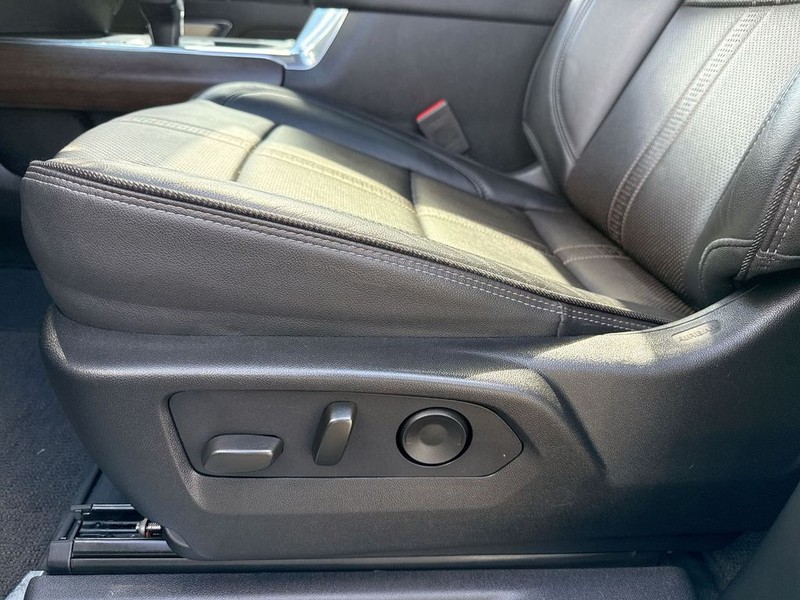 Chevrolet Silverado 1500 Vehicle Full-screen Gallery Image 12