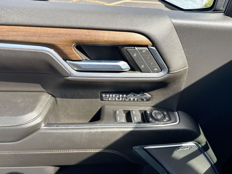 Chevrolet Silverado 1500 Vehicle Full-screen Gallery Image 13