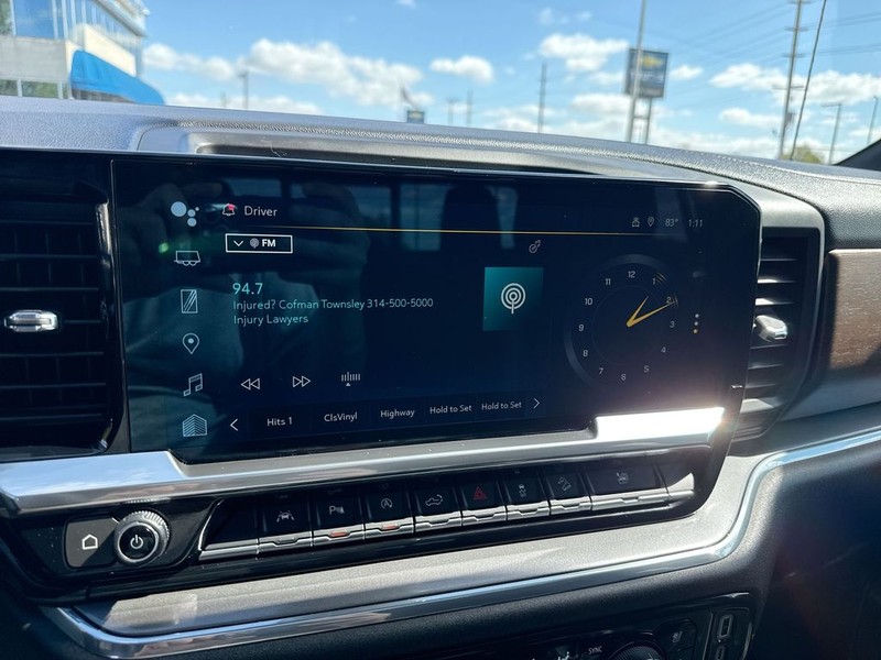 Chevrolet Silverado 1500 Vehicle Full-screen Gallery Image 16