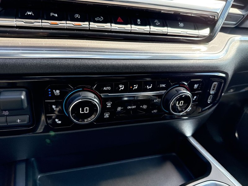 Chevrolet Silverado 1500 Vehicle Full-screen Gallery Image 18