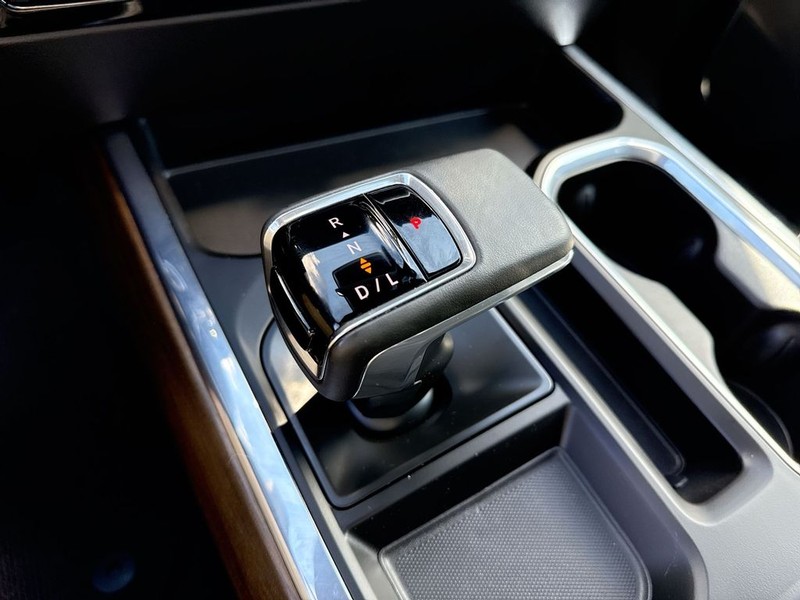 Chevrolet Silverado 1500 Vehicle Full-screen Gallery Image 19