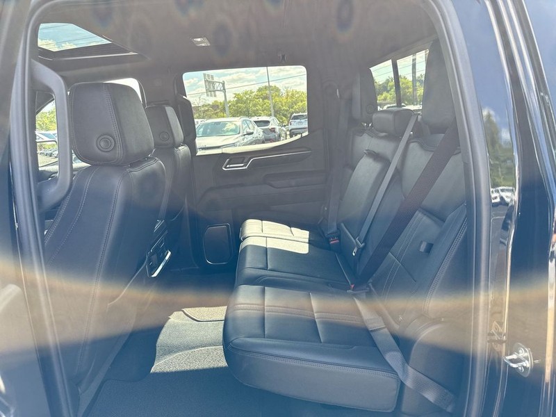 Chevrolet Silverado 1500 Vehicle Full-screen Gallery Image 22