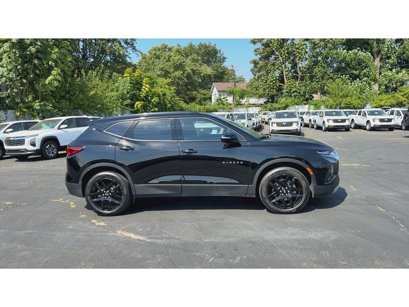 Chevrolet Blazer Vehicle Full-screen Gallery Image 09