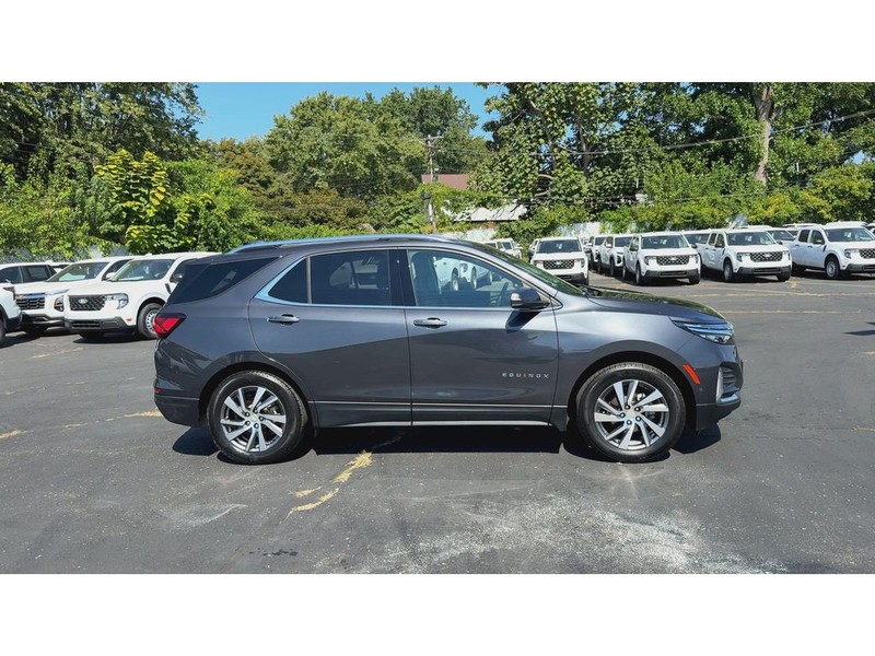 Chevrolet Equinox Vehicle Full-screen Gallery Image 09