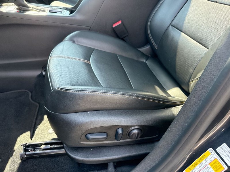 Chevrolet Equinox Vehicle Full-screen Gallery Image 11