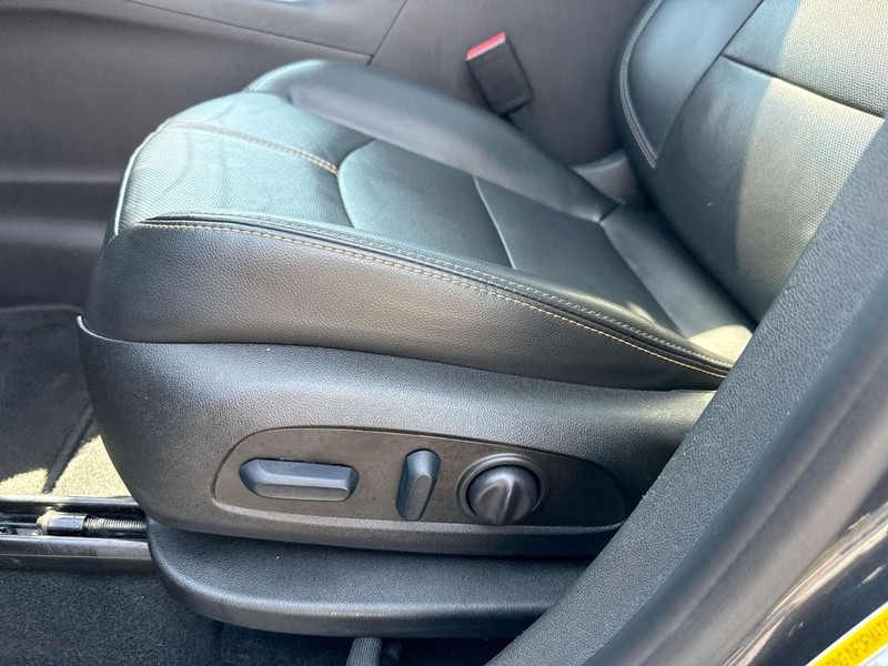 Chevrolet Equinox Vehicle Full-screen Gallery Image 12