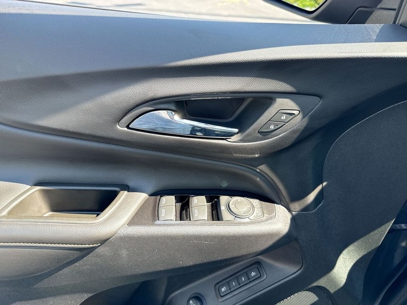 Chevrolet Equinox Vehicle Full-screen Gallery Image 13