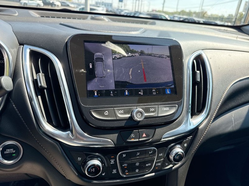 Chevrolet Equinox Vehicle Full-screen Gallery Image 17